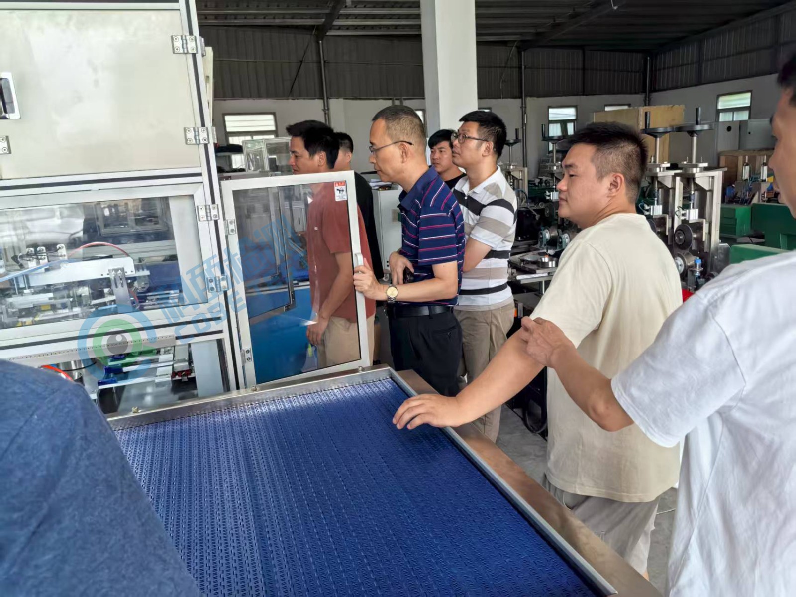 圓錐滾子軸承套圈渦流檢測(cè)機(jī)3 拷貝.jpg